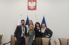 Na zdjęciu od lewej: Marcin Mrowicki (Zastępca Dyrektora Departamentu Prawa Karnego, Ministerstwo Sprawiedliwości), Maria Ejchart (Podsekretarz Stanu, Ministerstwo Sprawiedliwości), Lew Rubenfeld, Lena Rubenfeld, dr hab. Aleksandra Gliszczyńska-Grabias (Instytut Nauk Prawnych Polskiej Akademii Nauk).