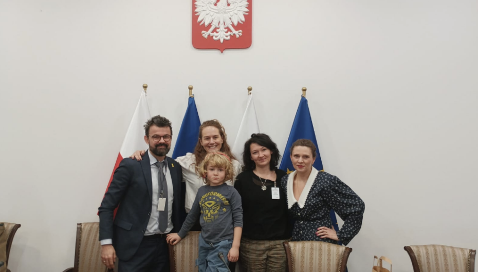 Na zdjęciu od lewej: Marcin Mrowicki (Zastępca Dyrektora Departamentu Prawa Karnego, Ministerstwo Sprawiedliwości), Maria Ejchart (Podsekretarz Stanu, Ministerstwo Sprawiedliwości), Lew Rubenfeld, Lena Rubenfeld, dr hab. Aleksandra Gliszczyńska-Grabias (Instytut Nauk Prawnych Polskiej Akademii Nauk).